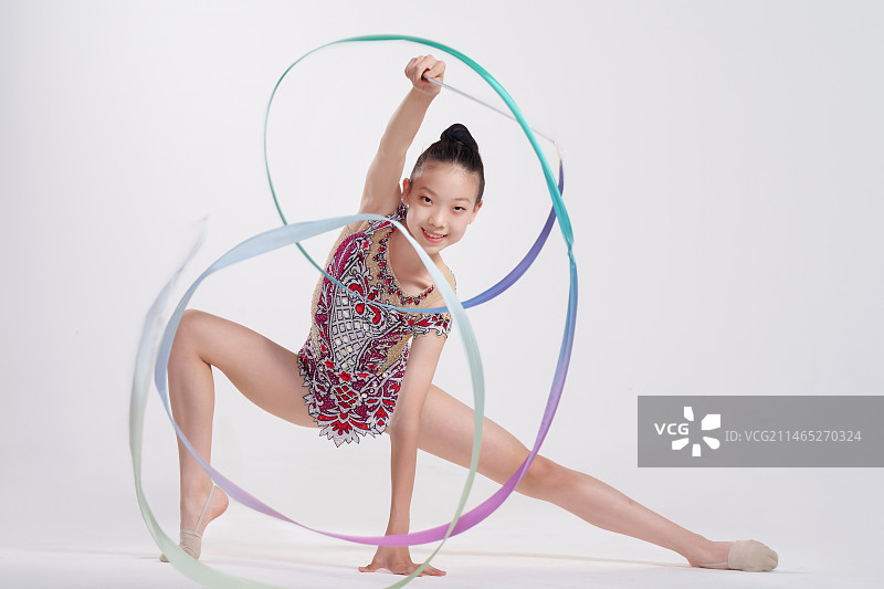 表演带操的漂亮女孩图片素材