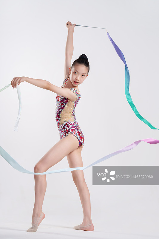 表演带操的漂亮女孩图片素材