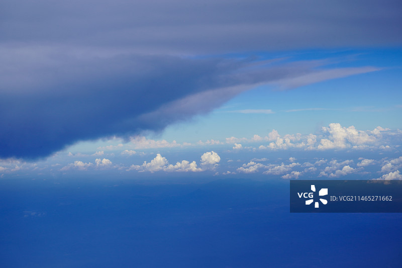 云层之上航拍图片素材