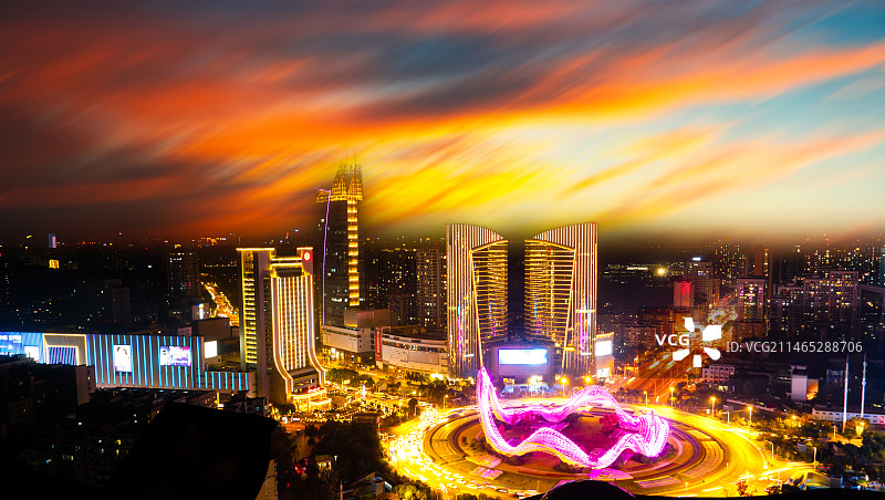 武汉光谷广场地标星河大转盘亮灯夜景夕阳火烧云图片素材