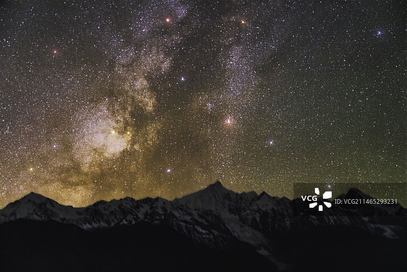 星空下的卡瓦格博图片素材