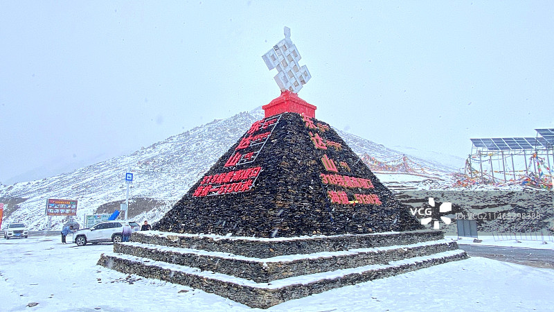 G318线最高垭口 - 东达山海拔5130米图片素材