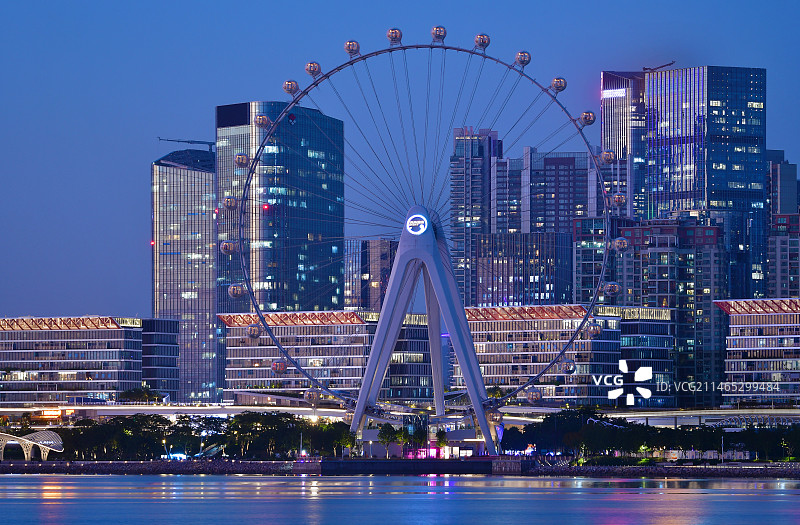 广东省深圳市宝安区前海石公园与欢乐港湾湾区之光摩天轮图片素材
