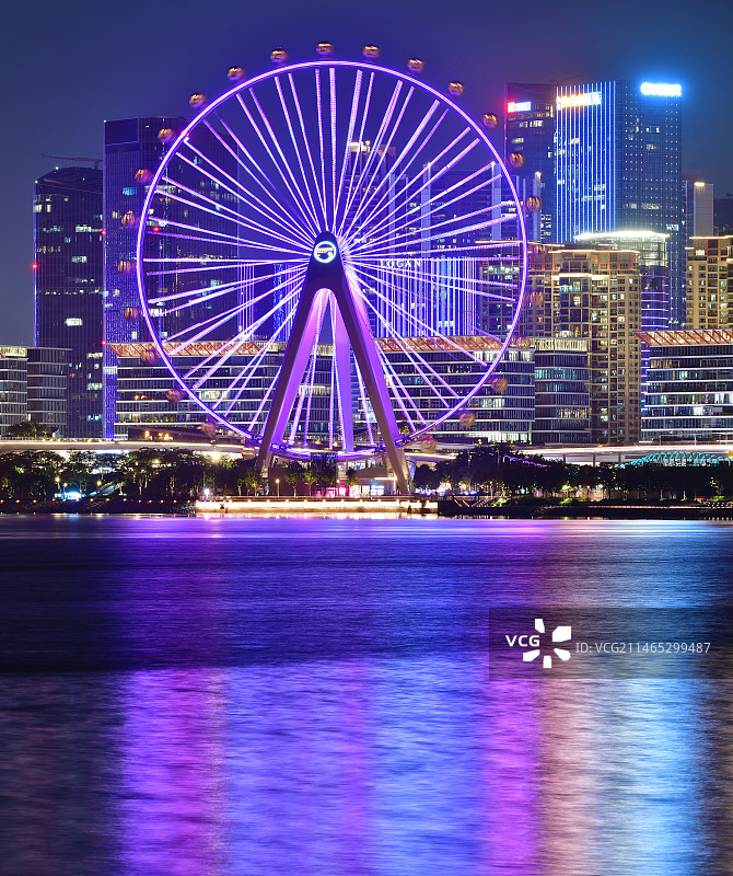 广东省深圳市宝安区前海石公园与欢乐港湾湾区之光摩天轮图片素材