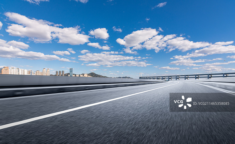 城市建筑天空背景汽车广告背景图图片素材