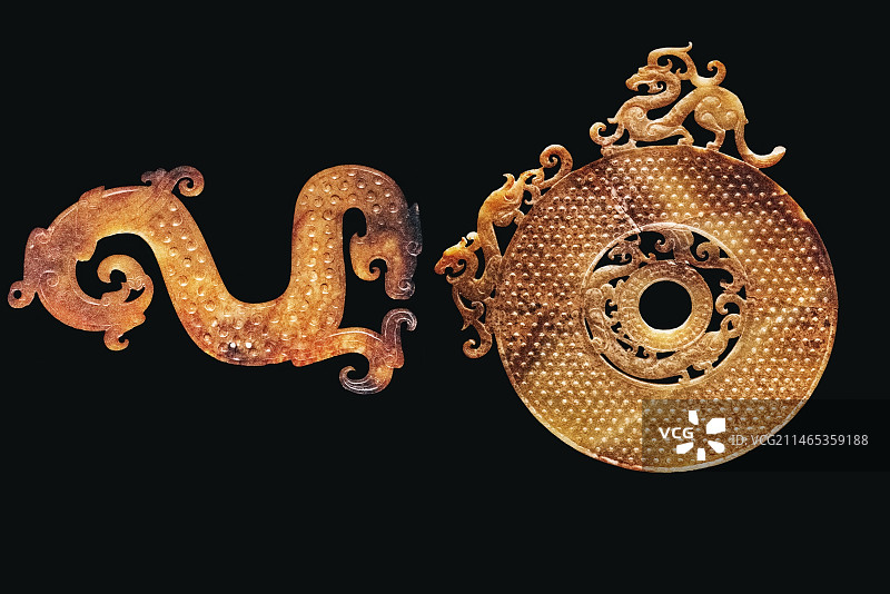 河南洛阳，东周，龙形玉佩图片素材