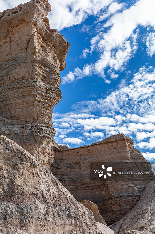 中国新疆荒漠上的雅丹地貌图片素材