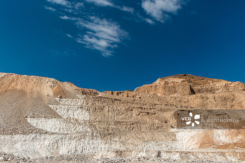 中国西部新疆的矿山图片素材