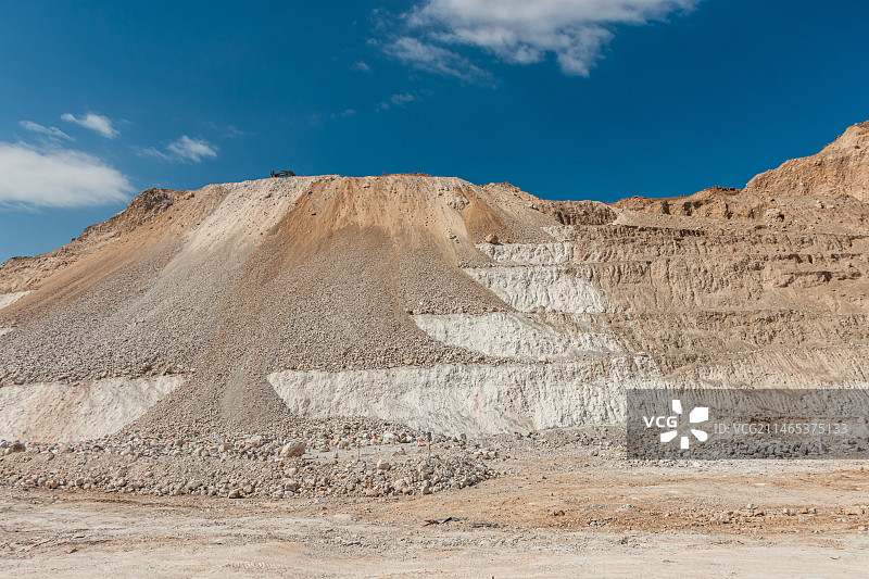 中国西部新疆的矿山图片素材