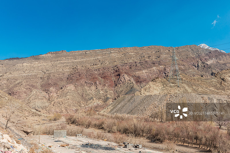 中国西部新疆的矿山图片素材