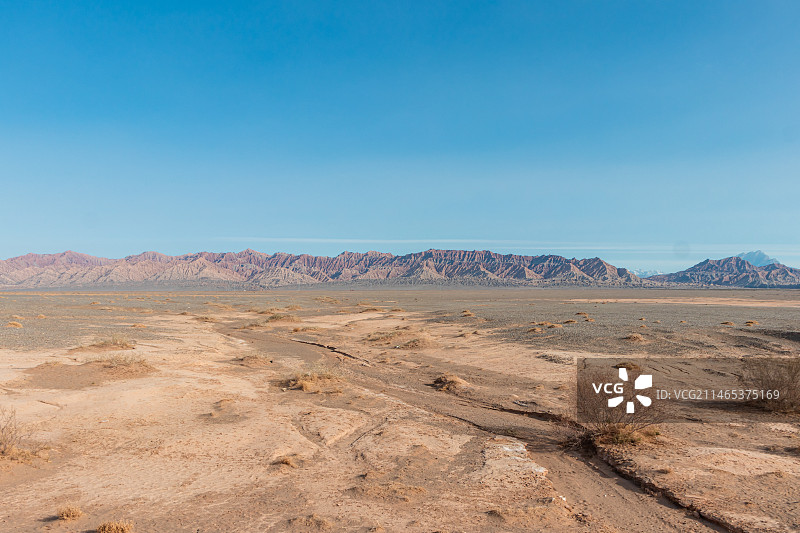 中国西部新疆干旱炎热的荒漠图片素材