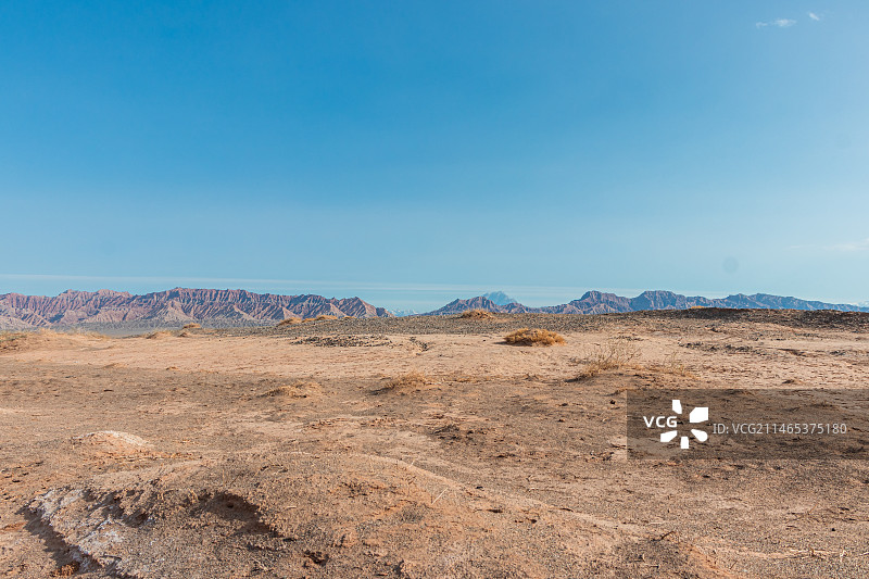 中国西部新疆干旱炎热的荒漠图片素材