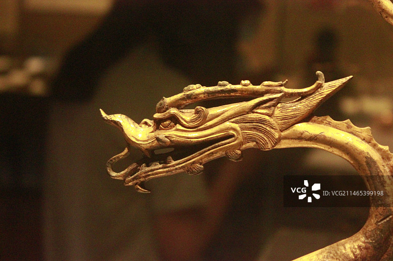 陕西省历史博物馆藏龙首形金器图片素材