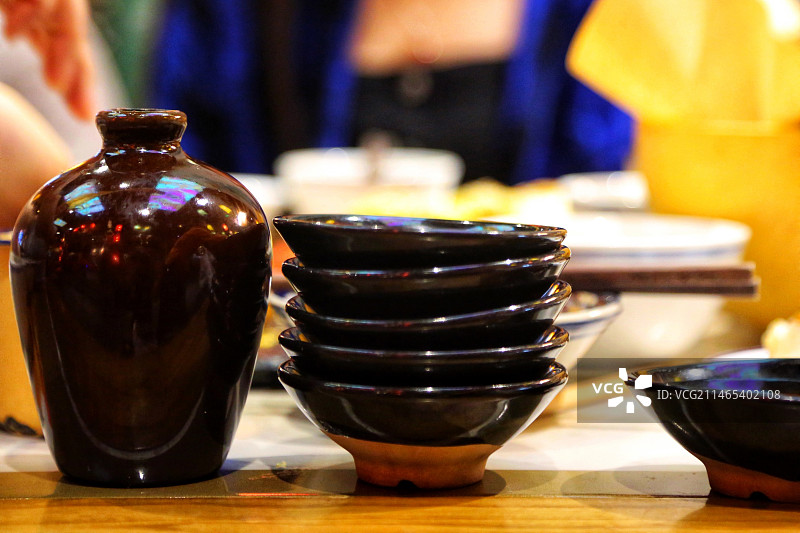 酒过三巡图片素材