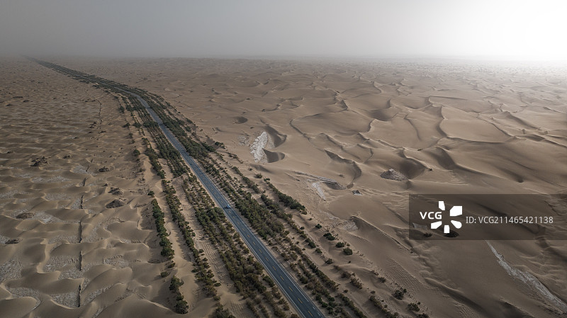 塔克拉玛沙漠公路民丰到轮台图片素材