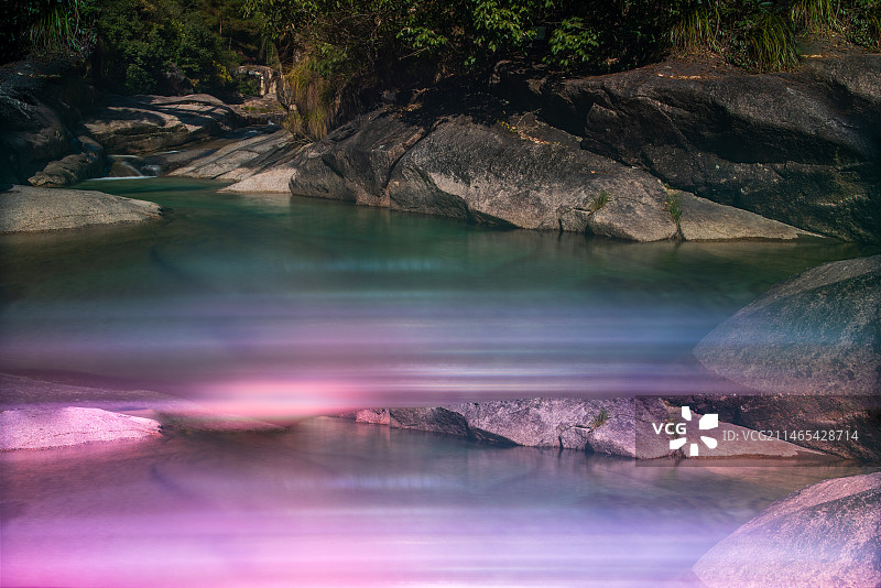 翡翠池的光图片素材