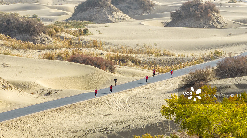 航拍2023年首届新疆尉犁沙漠越野友谊比赛#与胡扬一起畅跑，不负秋日时光！图片素材