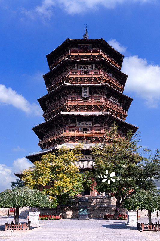 蓝天白云下的山西大同应县木塔图片素材