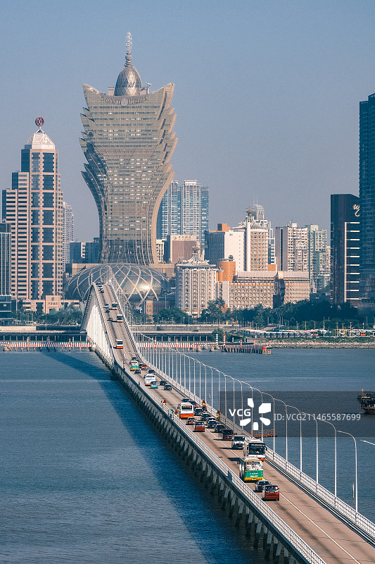 小潭山远眺新葡京大酒店的跨海桥风景线图片素材