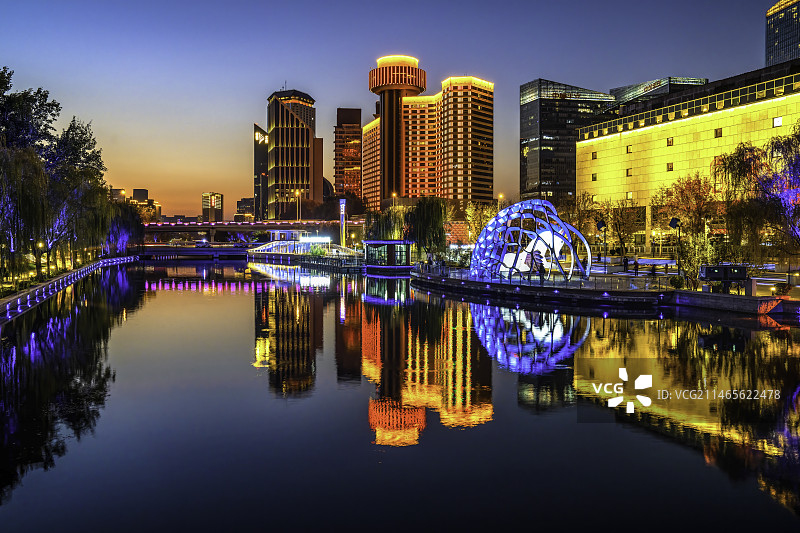 北京朝阳国际灯光节亮马河夜景图片素材
