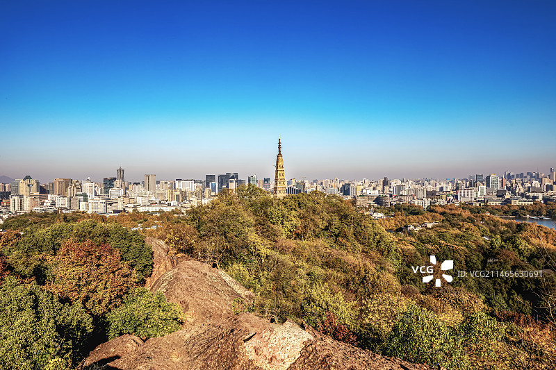 俯拍浙江杭州保俶塔图片素材