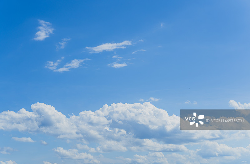 蓝天上的白云图片素材
