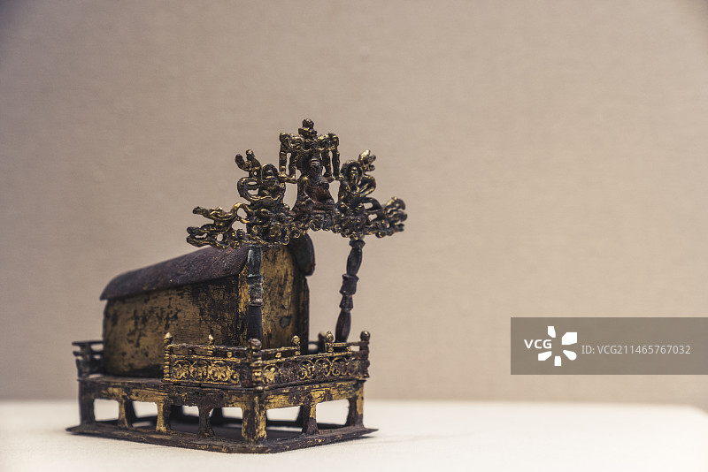 河北保定 定州博物馆 鎏金铜棺图片素材