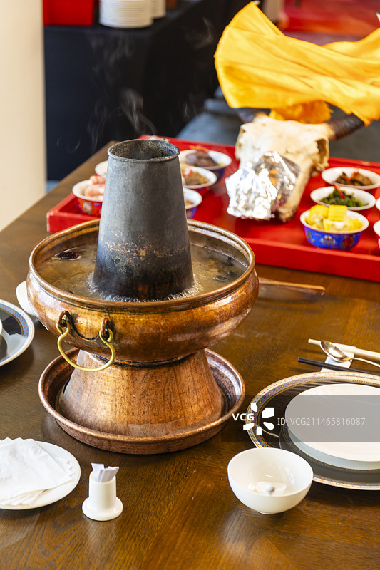 川西藏族牦牛肉火锅图片素材
