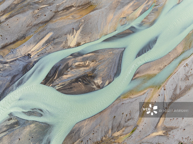 新疆阿克苏阿合奇县境内托什干河谷湿地秋景航拍图片素材