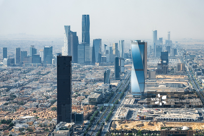 沙特阿拉伯首都利雅得阿卜杜拉国王金融区（KAFD）城市天际线白昼风光图片素材