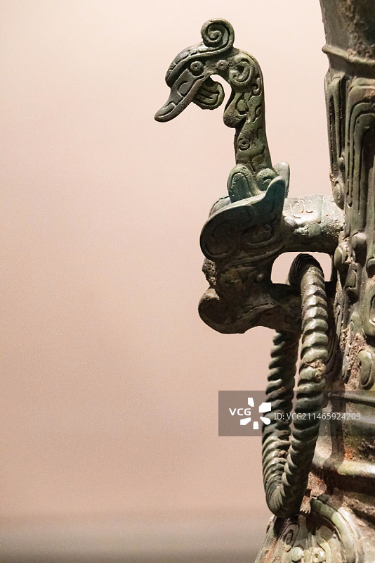 山东长清仙人台，春秋时期邿国青铜器，铜方壶图片素材