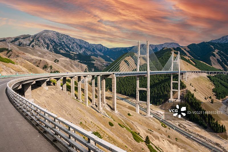 新疆伊犁哈萨克州霍城县果子沟大桥图片素材