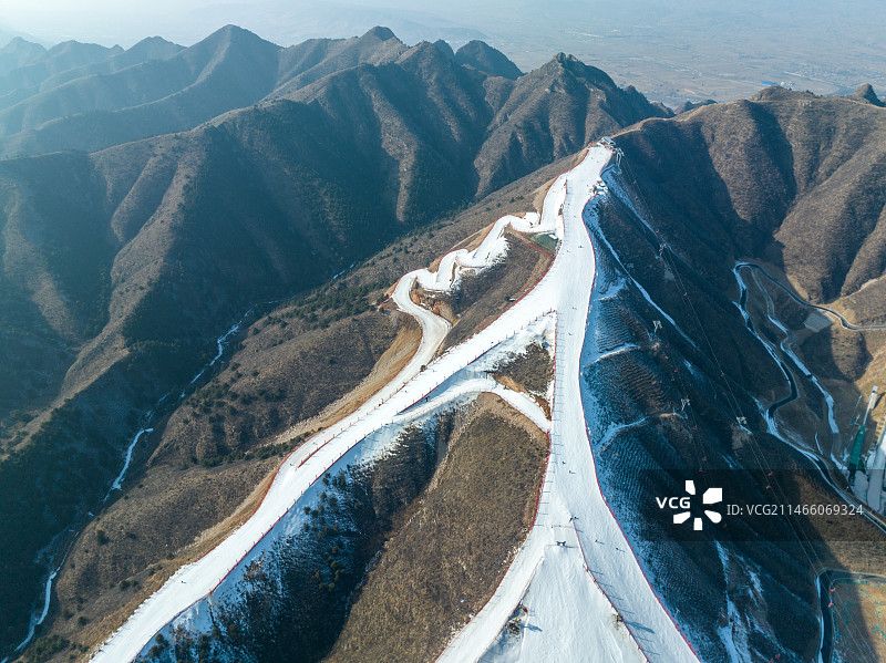 航拍河北涞源国家跳台滑雪训练科研基地七山滑雪场图片素材