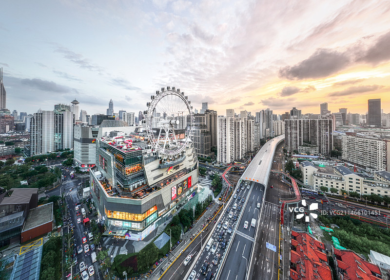 上海商业地产静安区大悦城摩天轮北横通道航拍全景图片素材