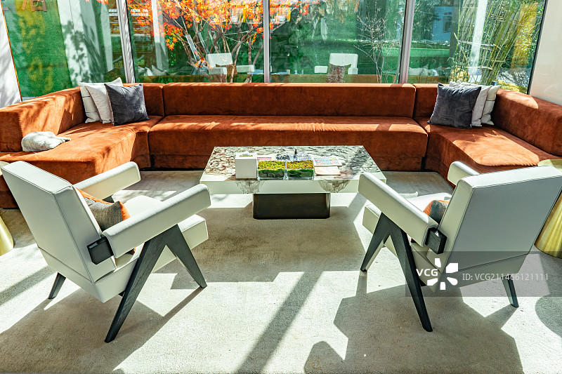 中国房地产城市健康生活拍摄主题，住宅内部环境，客厅环境和沙发装饰物家具，室内无人图像摄影图片素材