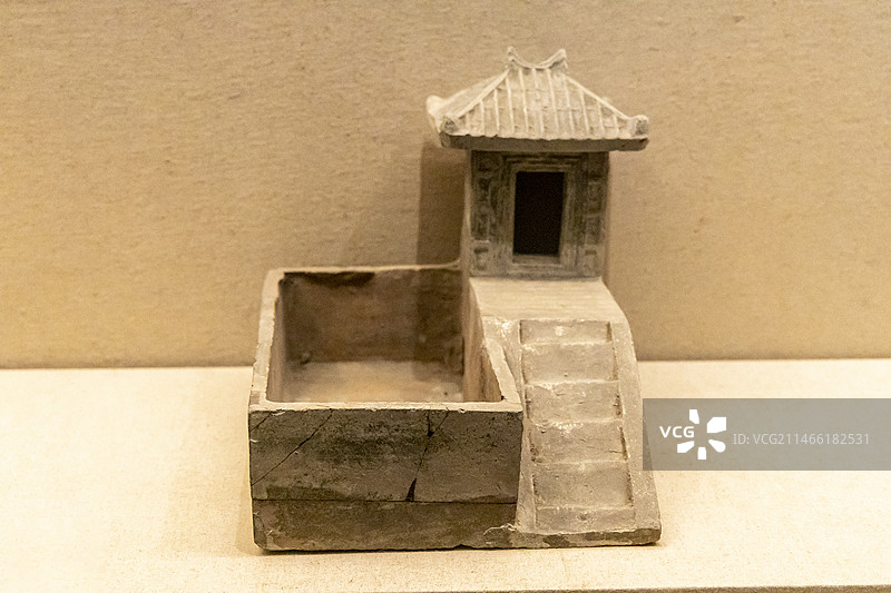 安徽文明史陈列（秦汉明清）：绿釉陶猪圈（东汉，安徽省太和县采集）图片素材