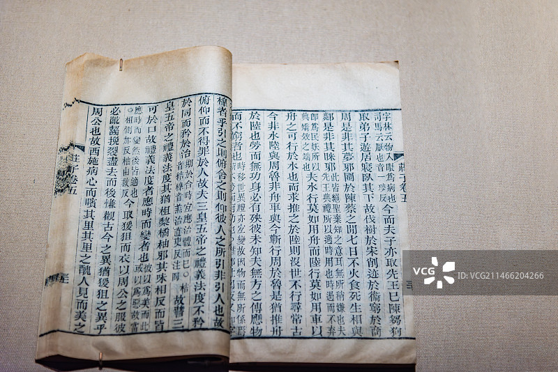 中国国家博物馆的战国时期道家名著庄子图片素材