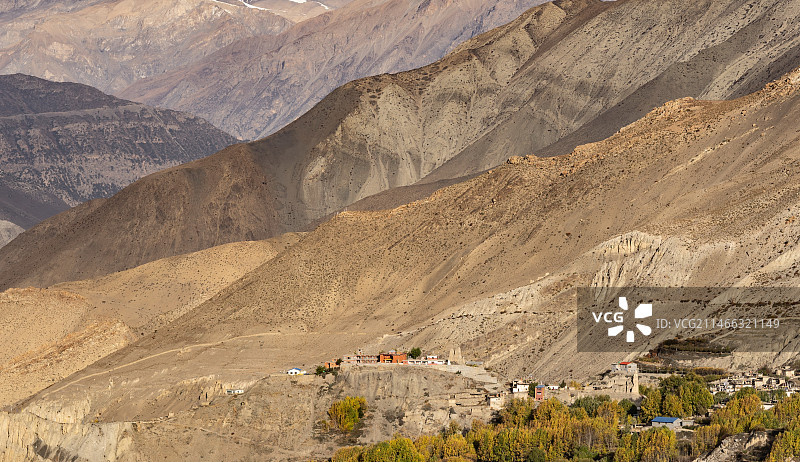 在尼泊尔的MUKTINATH眺望道拉吉里峰图片素材