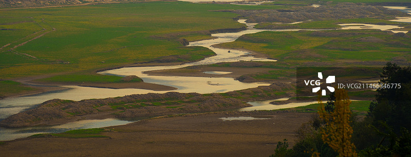 冬季枯水期的湖泊脉络图片素材