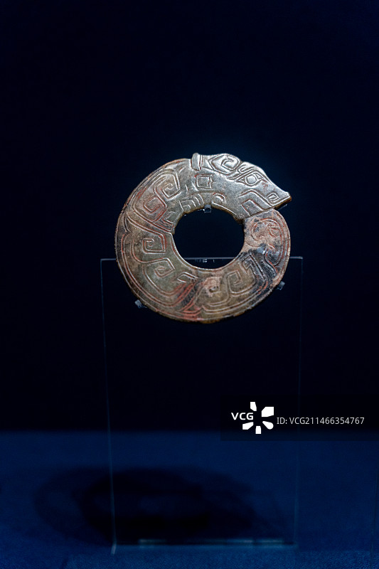 中国上海博物馆重要馆藏文物商代晚期蟠龙环图片素材