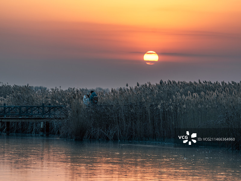 北京冬天野鸭湖湿地公园日落时的湖景图片素材