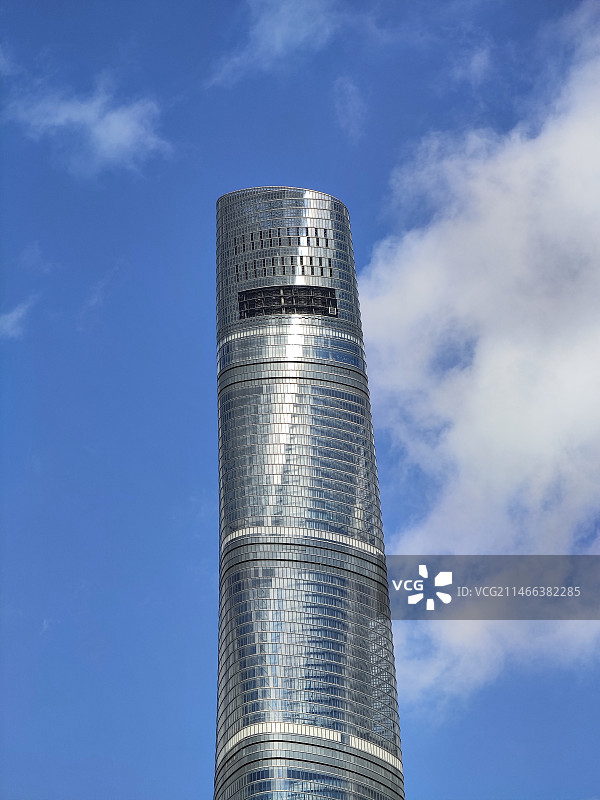 金秋时节 上海中心和滨江路的红叶图片素材