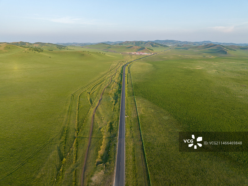 航拍的内蒙古草原上的公路图片素材