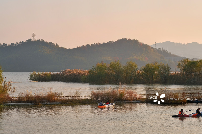 杭州临安青山湖秋天秋景图片素材