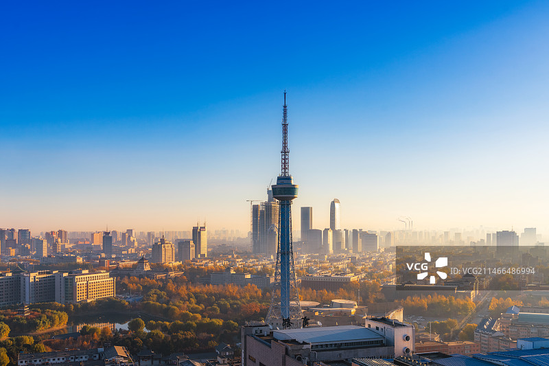 吉林省长春市（吉林省广播电视塔）城市天际线秋景图片素材