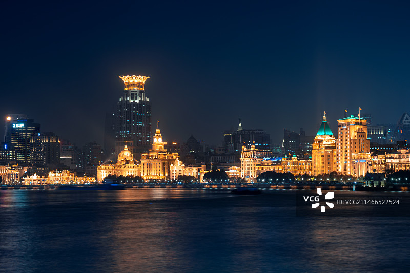 中国上海黄浦江畔外滩都市夜景风光图片素材
