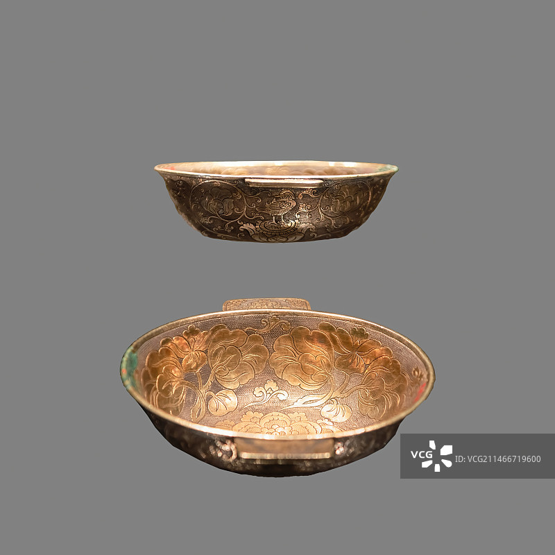 陕西西安何家村，唐代酒具，银器，鎏金蔓草花鸟纹银羽觞图片素材