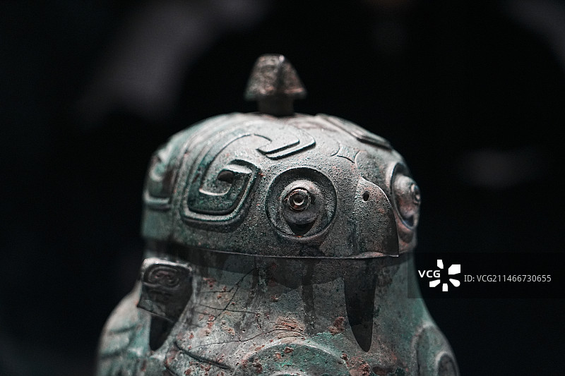 山西博物院青铜鸮卣图片素材