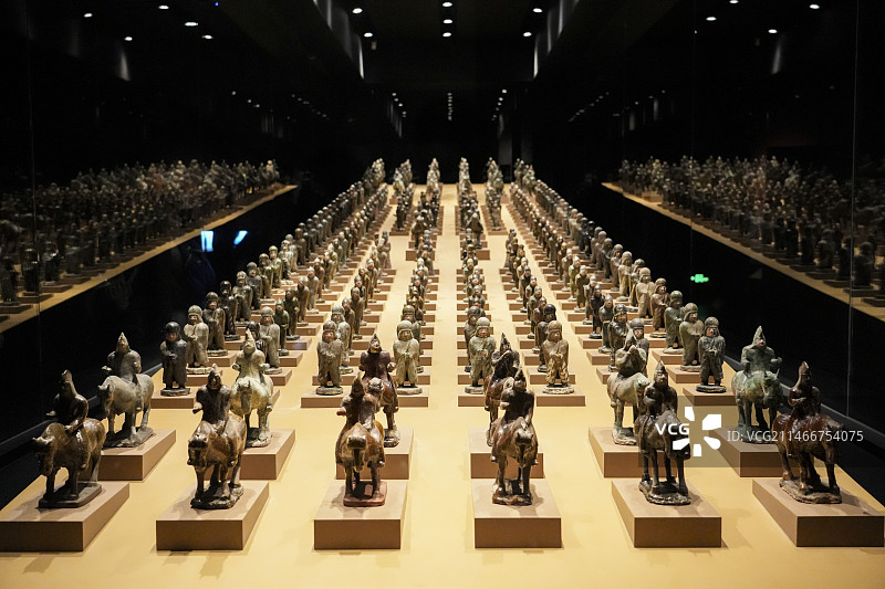 山西大同博物馆北魏司马金龙墓陶俑阵图片素材