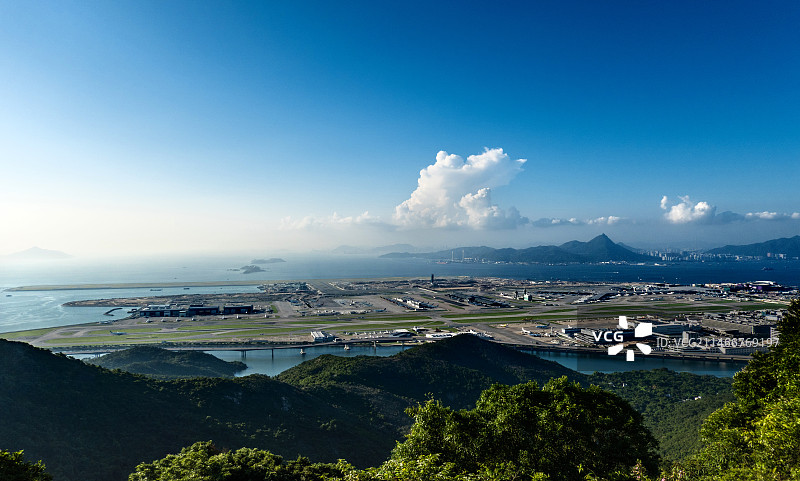 从香港大屿山鸟瞰香港国际机场全景图片素材